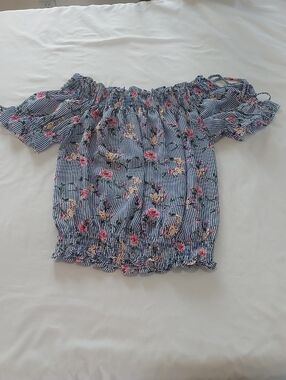 Timing  Blue Striped Floral Off-Shoulder Open Arms  Crop Top.Size Small